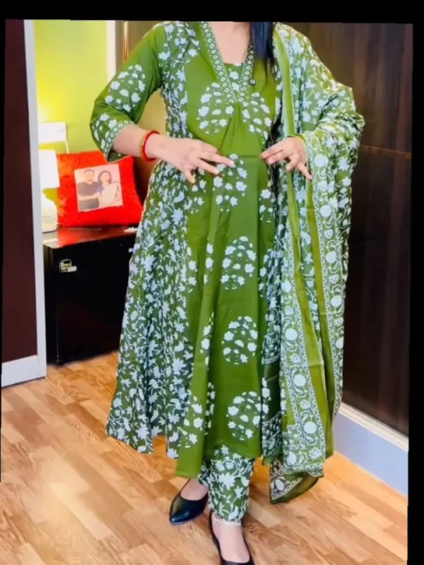 Green three peace  